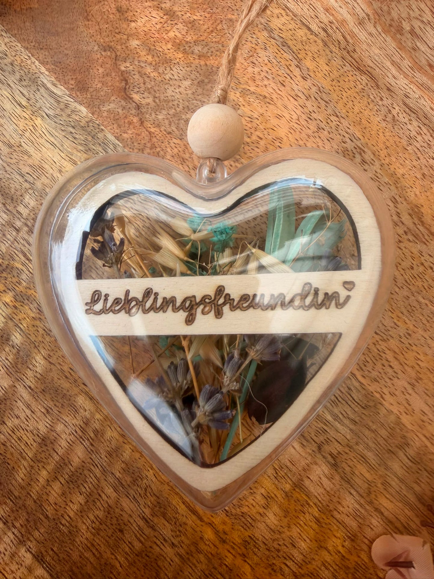 Herzanhänger mit Holzgravur