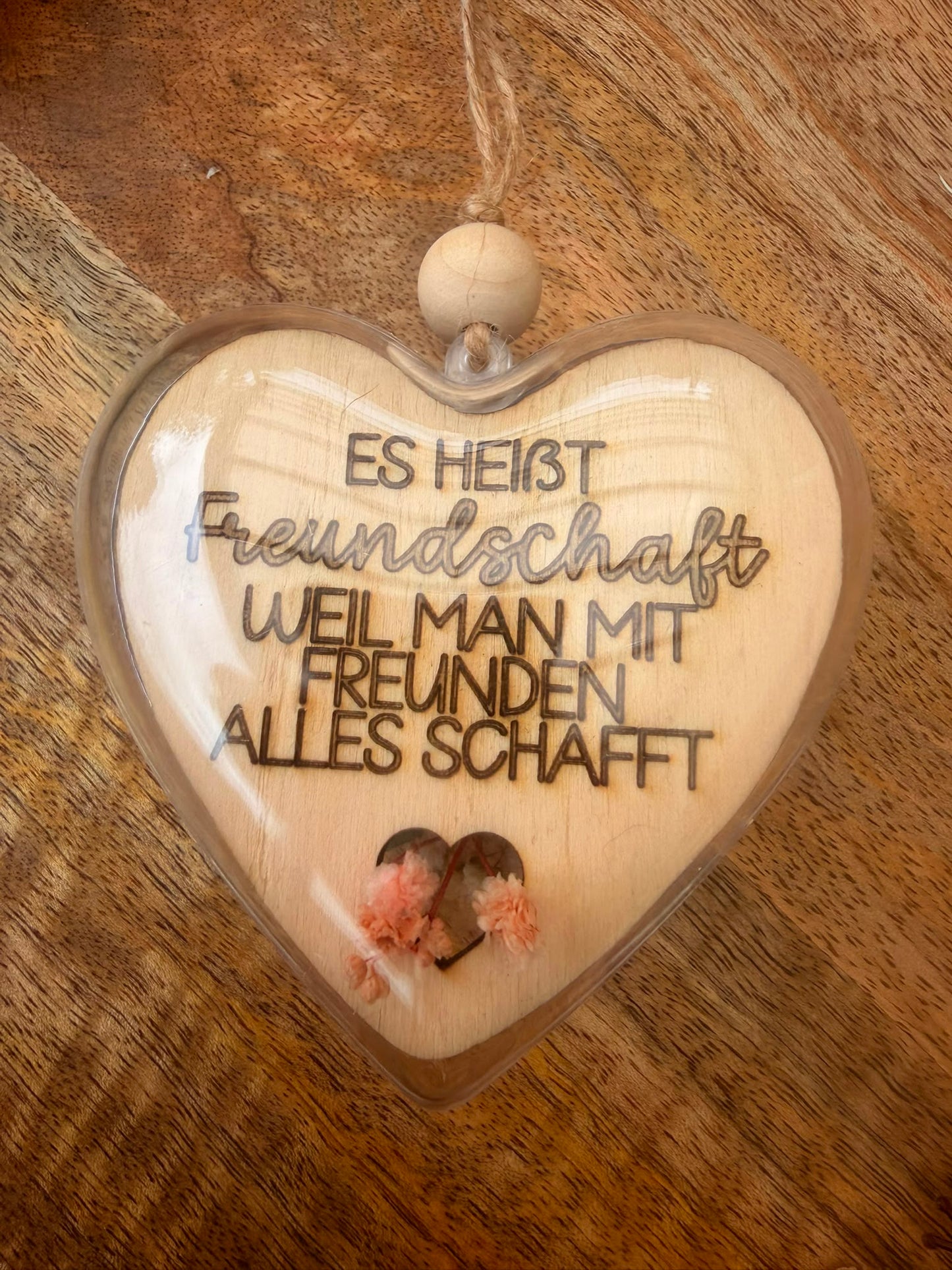 Herzanhänger mit Holzgravur