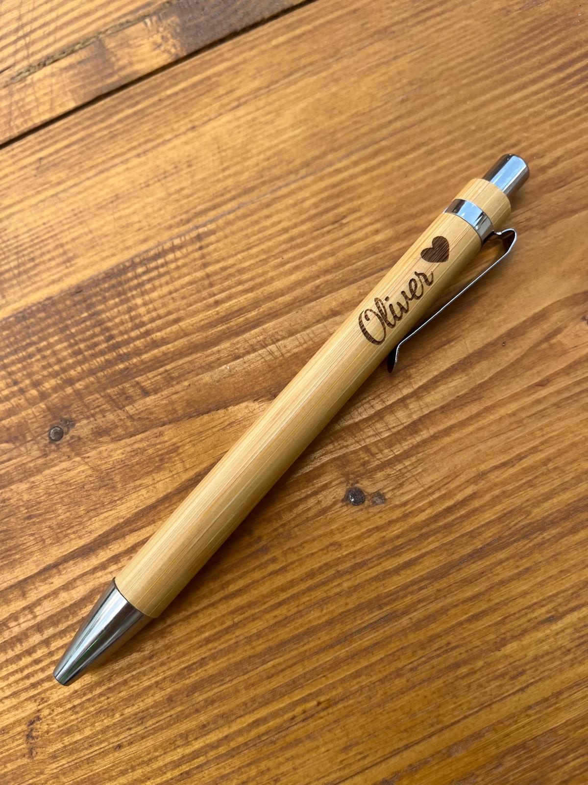 Kugelschreiber aus Holz mit Wunschgravur