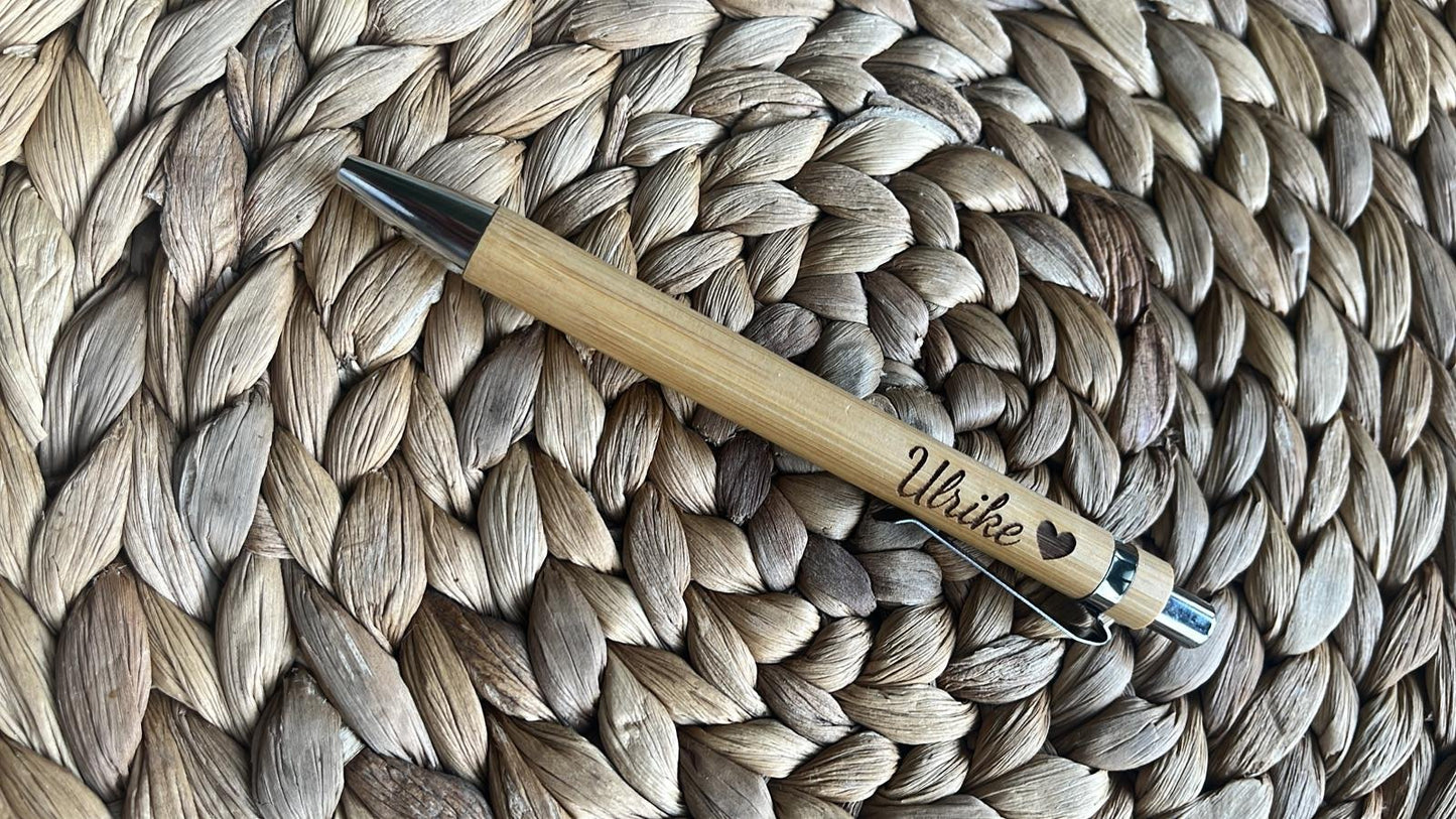 Kugelschreiber aus Holz mit Wunschgravur